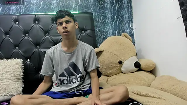 Snapshot of sexyboys_cutex18 chatting on February 8, 5:05 pm sexyboys cutex18 online show from February 8, 5:05 pm