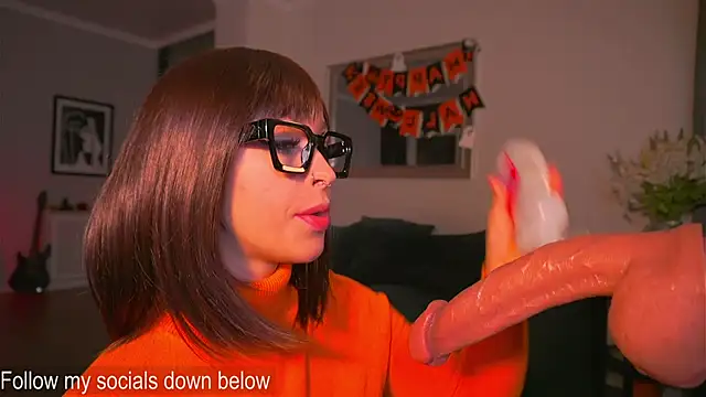 karolineneuer  online show from October 30, 12:12 am