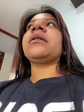 Snapshot of Stefany_Bam chatting on October 27, 8:13 pm Stefany Bam online show from October 27, 8:13 pm