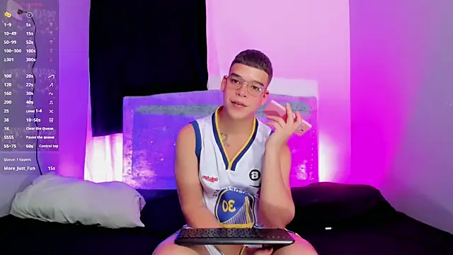 alex boyy online show from October 12, 11:09 am