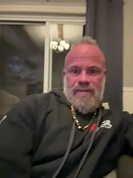 Snapshot of Muscledick40 chatting on March 4, 6:19 am Muscledick40 online show from March 4, 6:19 am