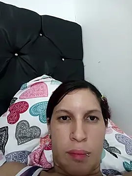 Snapshot of Mariana08andDiego chatting on November 20, 1:28 am Mariana08andDiego online show from November 20, 1:28 am