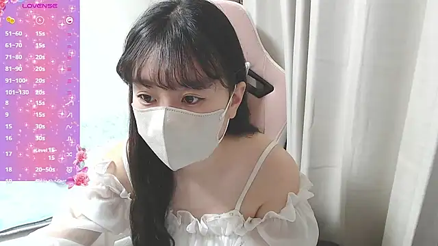 Snapshot of hinako08 chatting on December 18, 10:05 pm hinako08 online show from December 18, 10:05 pm