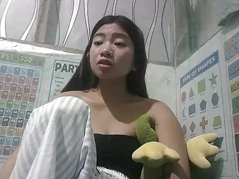 Snapshot of Hot_Lina31 chatting on July 19, 1:04 pm Hot Lina31 online show from July 19, 1:04 pm