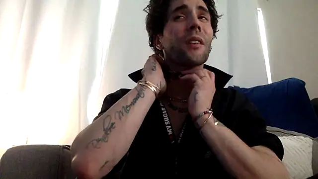 Snapshot of nvthvn555 chatting on May 27, 6:49 pm nvthvn555 online show from May 27, 6:49 pm