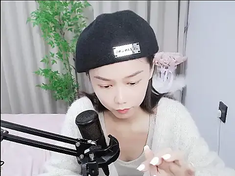 mili0923 online show from October 22, 2:28 pm