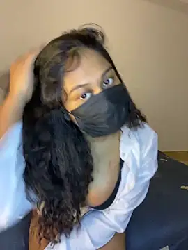 Monica  Bellucci   online show from December 21, 2:46 pm