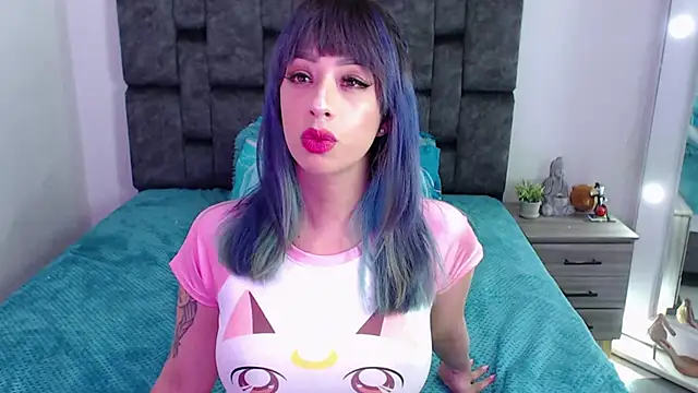 Allisonpetite1 online show from October 12, 7:35 pm