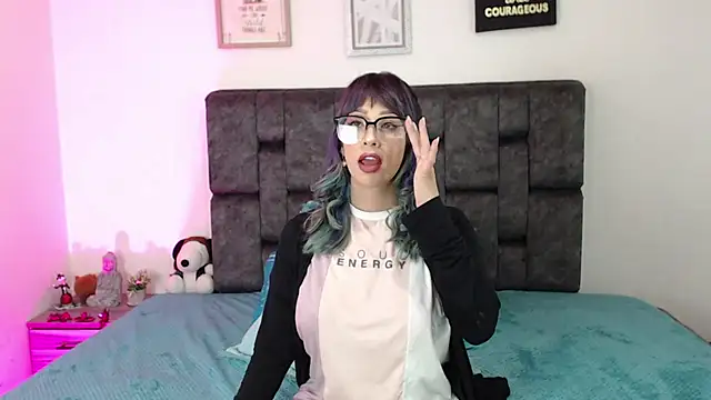 Allisonpetite1 online show from October 15, 7:58 pm