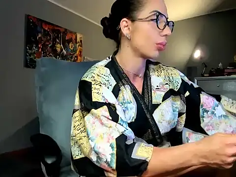 Snapshot of Alesyamuscledoll@xh chatting on February 2, 7:45 pm Alesyamuscledollxh online show from February 2, 7:45 pm