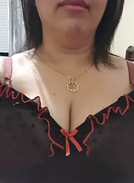 Snapshot of lina_ae chatting on October 6, 9:45 pm lina ae online show from October 6, 9:45 pm