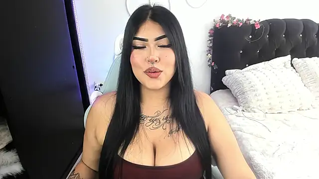 hollycute   online show from April 9, 6:46 pm