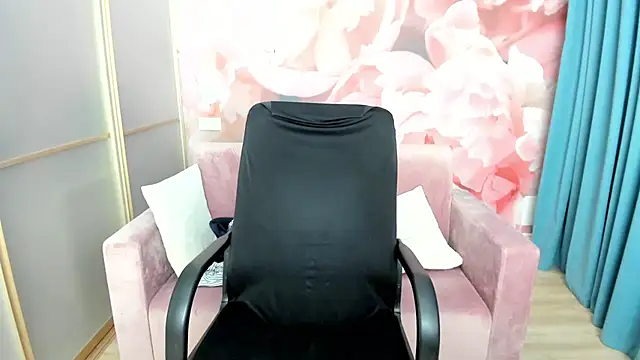 AlinaMoor online show from February 13, 4:19 am