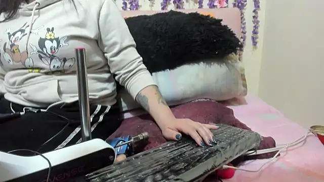 Lunabunnycreamy online show from January 15, 1:32 am