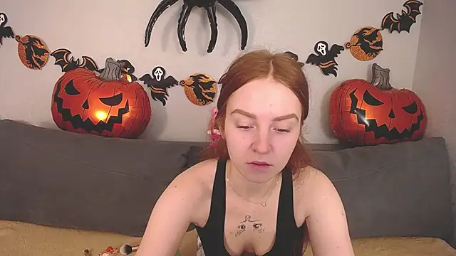 Evarey  online show from October 31, 5:30 am