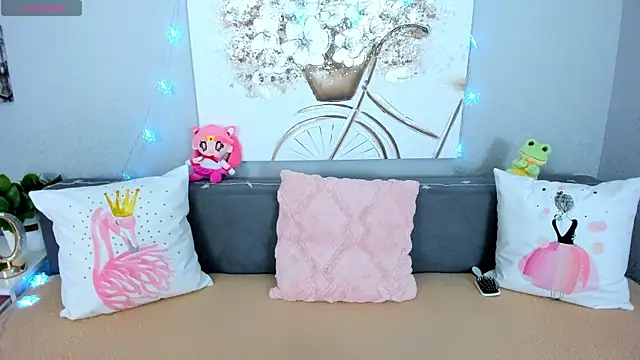 Evarey  online show from December 17, 6:30 am