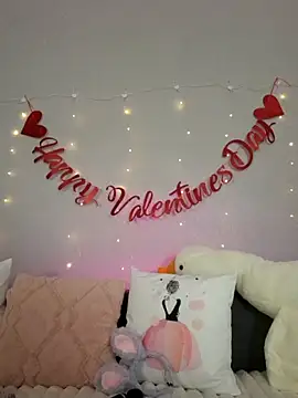 Evarey  online show from February 8, 5:44 am