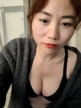 nini10052025 online show from February 28, 12:28 pm