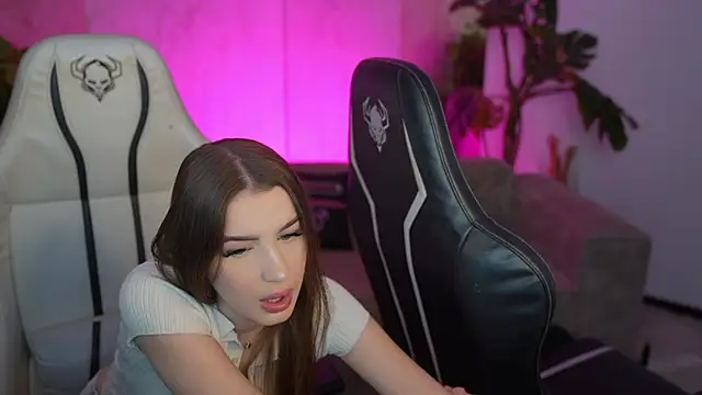 Snapshot of Jane_Love054 chatting on December 2, 11:37 am Jane Love054 online show from December 2, 11:37 am