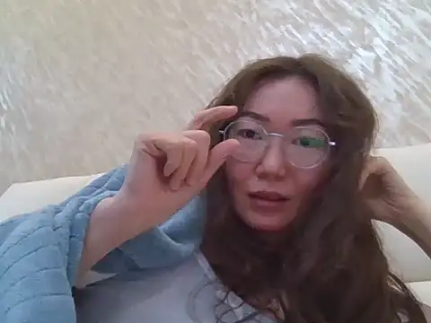 Snapshot of Ysolena chatting on February 16, 7:21 pm Ysolena online show from February 16, 7:21 pm