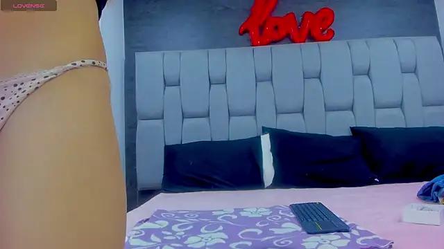 Snapshot of Abby-horny chatting on October 8, 8:39 pm Abby-horny online show from October 8, 8:39 pm