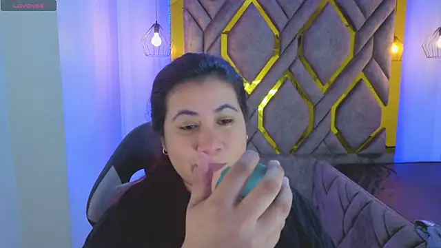 Addyy 02 online show from December 17, 2:06 am