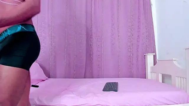 Snapshot of nahomy_smiith chatting on October 19, 5:24 pm nahomy smiith online show from October 19, 5:24 pm