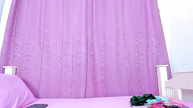 Snapshot of nahomy_smiith chatting on October 30, 7:14 pm nahomy smiith online show from October 30, 7:14 pm