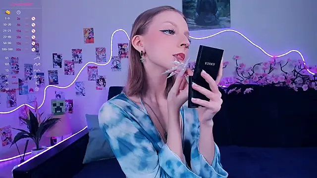 Snapshot of Golden_dawn chatting on December 3, 7:16 am Golden dawn online show from December 3, 7:16 am