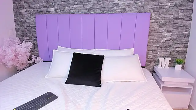 Snapshot of sabrina_f0xx chatting on March 2, 5:31 pm sabrina f0xx online show from March 2, 5:31 pm