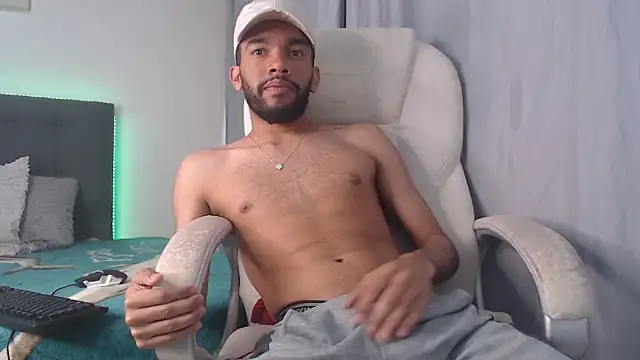 Snapshot of andresnoir_ chatting on October 15, 2:28 pm andresnoir online show from October 15, 2:28 pm