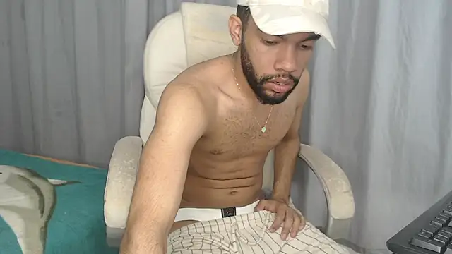 Snapshot of andresnoir_ chatting on October 17, 2:30 pm andresnoir online show from October 17, 2:30 pm