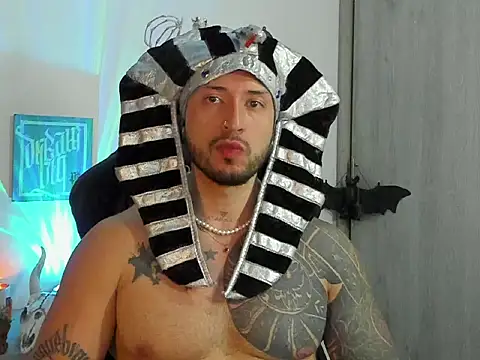 Dave-Max01 online show from October 31, 11:28 pm