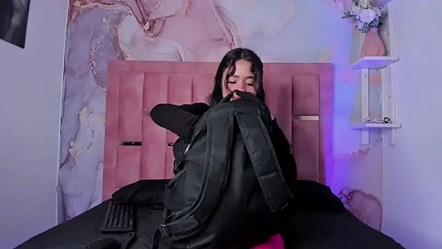 Isis Blaze online show from January 11, 3:11 am