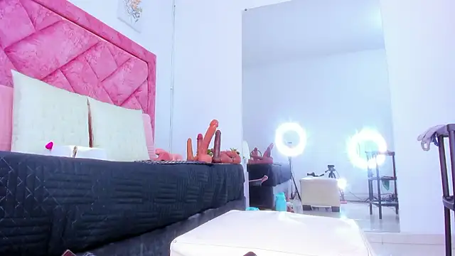 Bigasshott  online show from February 1, 7:12 pm