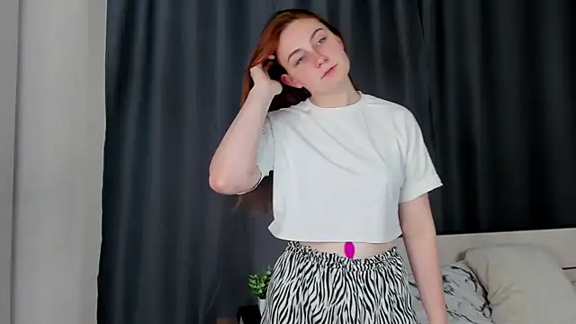 KellyeOun online show from October 31, 1:28 am