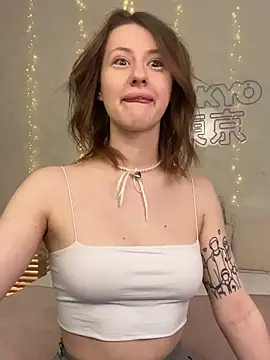 JessiJull online show from April 17, 5:21 am