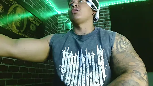 Snapshot of jordan_bigcock_ chatting on February 3, 6:40 am jordan bigcock online show from February 3, 6:40 am