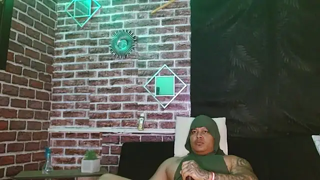 Snapshot of jordan_bigcock_ chatting on February 17, 8:15 pm jordan bigcock online show from February 17, 8:15 pm