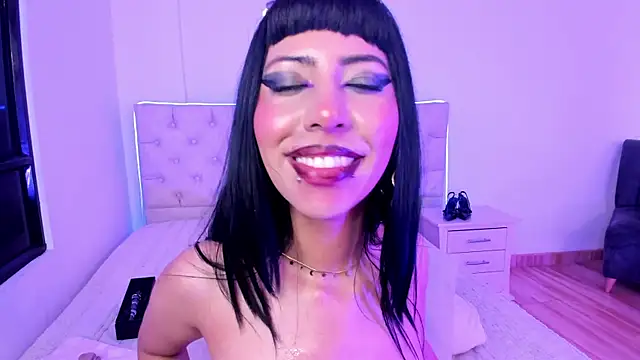 Snapshot of Nina_fox_0691 chatting on May 15, 10:50 pm Nina fox 0691 online show from May 15, 10:50 pm