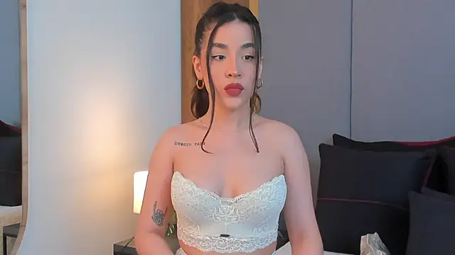 Snapshot of AryBlair chatting on November 15, 1:25 am AryBlair online show from November 15, 1:25 am