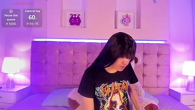 Snapshot of Naya_Velvet chatting on November 6, 3:57 pm Naya Velvet online show from November 6, 3:57 pm