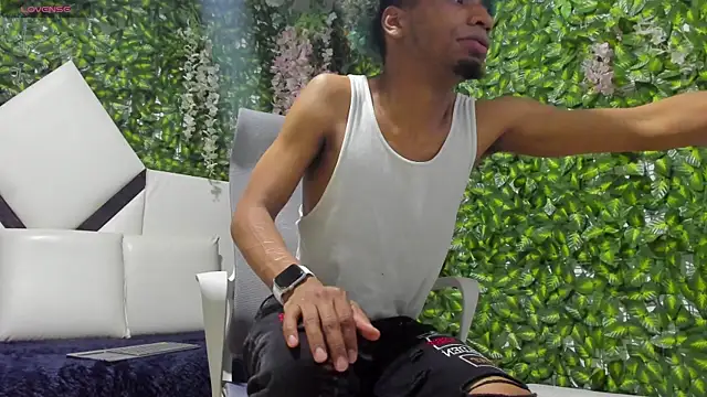 REDBRYAN EBANO online show from October 21, 9:04 pm