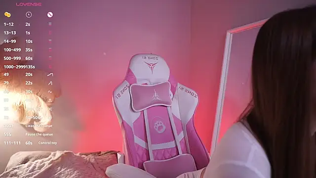 LureOfEva online show from April 13, 8:36 pm