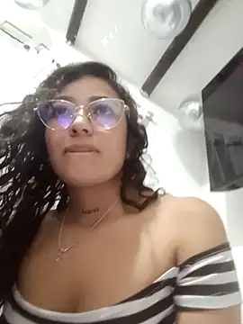 Snapshot of Camila-marinn chatting on October 19, 12:22 am Camila-marinn online show from October 19, 12:22 am