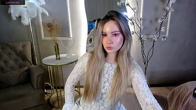 Snapshot of _BellaClark chatting on December 3, 8:29 pm BellaClark online show from December 3, 8:29 pm