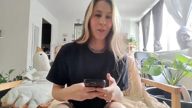 Inked Snow Muse online show from November 17, 4:46 pm