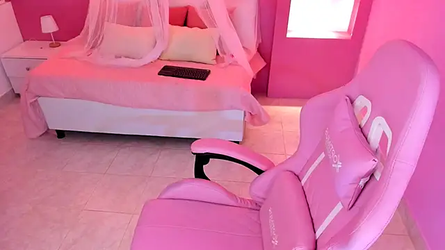 Snapshot of HolyLux chatting on November 28, 11:13 am HolyLux online show from November 28, 11:13 am