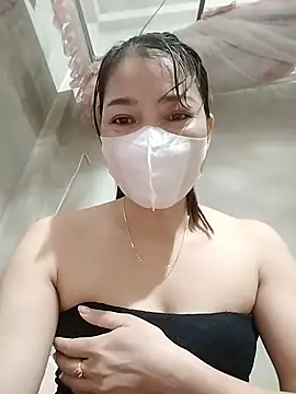 Snapshot of ladzy_sexy chatting on November 8, 6:07 pm ladzy sexy online show from November 8, 6:07 pm