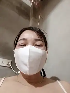 Snapshot of ladzy_sexy chatting on November 28, 1:25 pm ladzy sexy online show from November 28, 1:25 pm